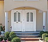 Haustür mit gespiegeltem Seitenteil