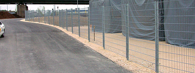 Zaunanlage mit Doppelstabmatten