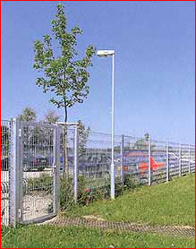 Zaun mit Eingangstür